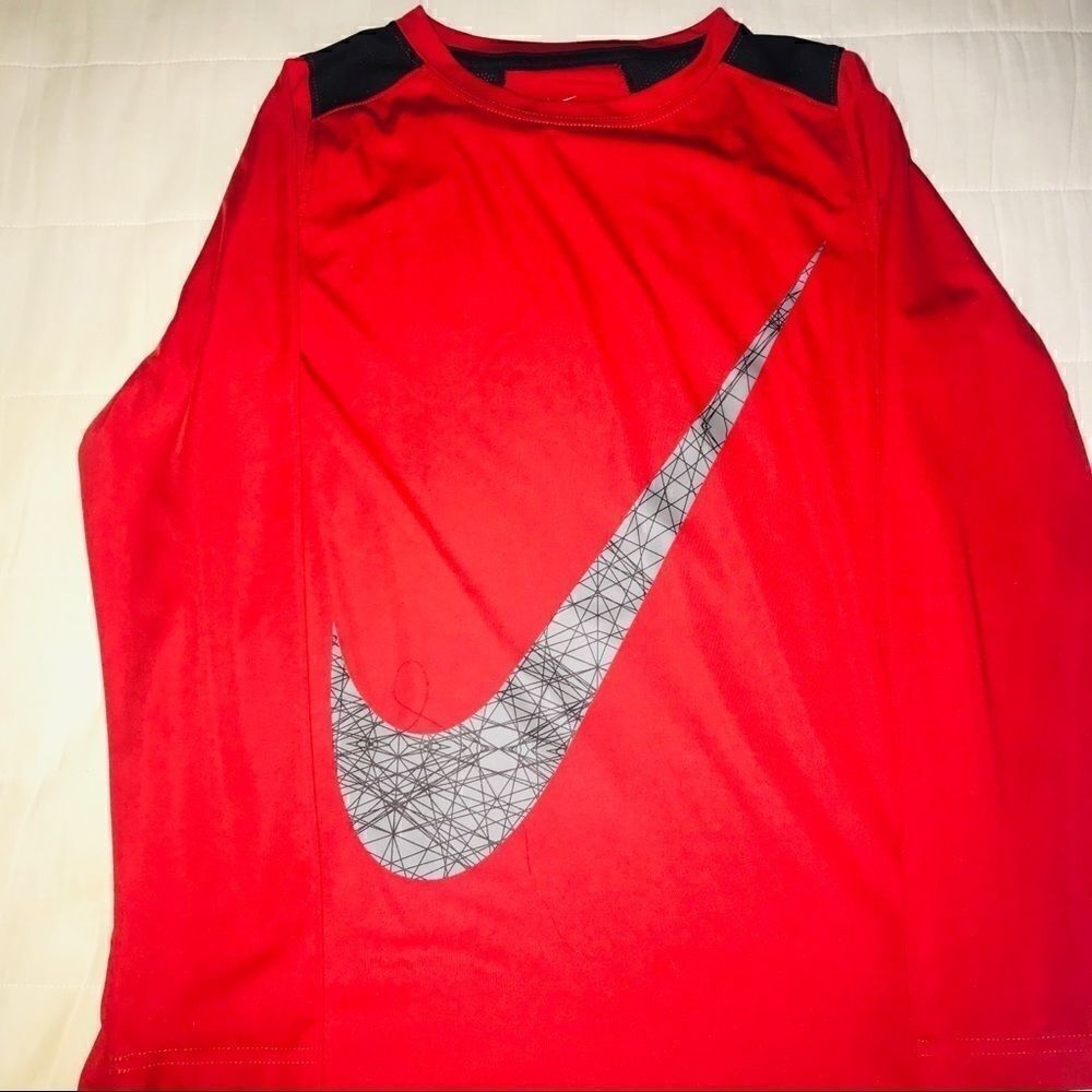 Nike boys athletic long sleeve T-shirt size L
